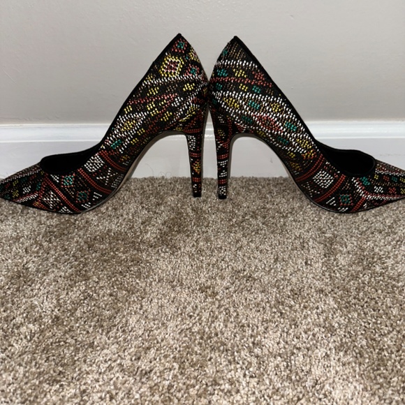 Mix 6 brand new Aztec print pumps - Picture 7 of 7